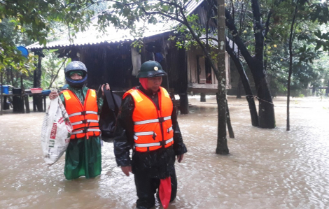 Bộ đội Biên phòng Quảng Bình giúp dân ứng phó với mưa lũ