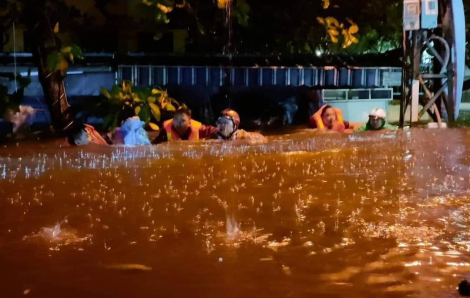 Đà Nẵng thiệt hại sau mưa lũ lịch sử: 4 người chết, nhiều người bị cuốn trôi