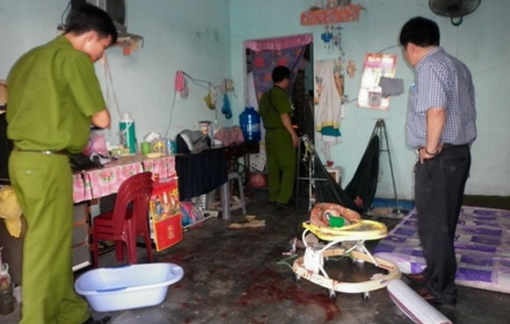Đi học về, con trai phát hiện cha mẹ đã tử vong