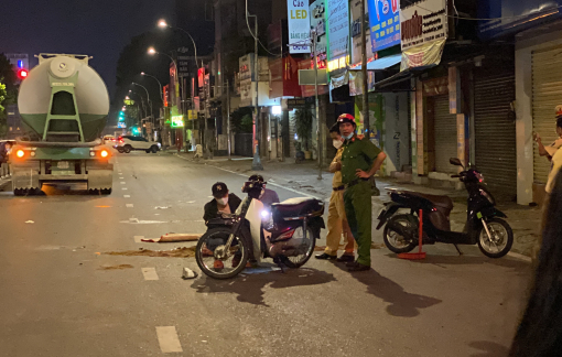 Đôi nam nữ chạy song song rồi va quẹt ngã xuống đường, 1 người bị xe bồn cán tử vong