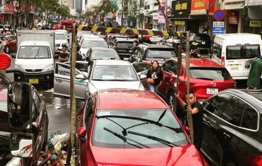 Ô tô chết máy la liệt ở Đà Nẵng sau trận mưa lũ lịch sử