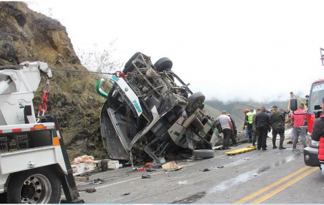 Colombia: Xe buýt lật trên đường cao tốc, ít nhất 20 người tử vong