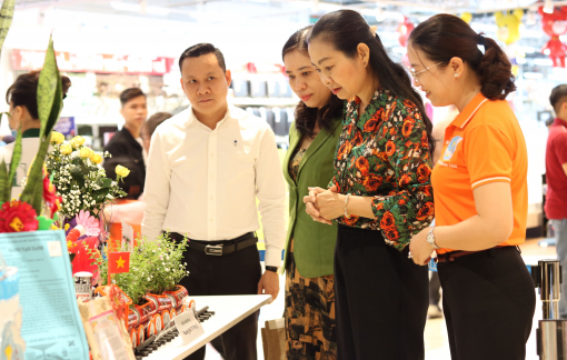 Mô hình đoàn tàu lửa làm từ vỏ lon nước ngọt đoạt giải nhất hội thi “Hãy tái chế tôi”
