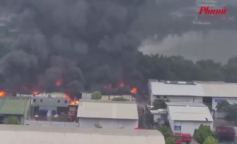 Nhà xưởng bất ngờ cháy lớn, một bảo vệ tử vong