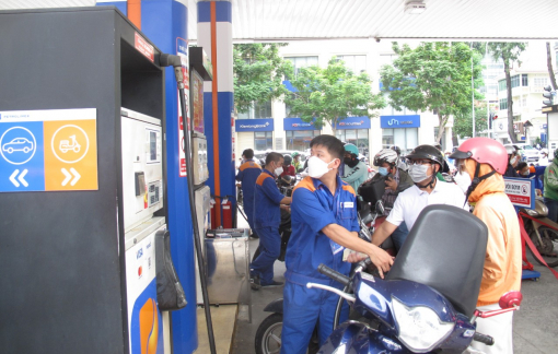 Giá xăng tiếp tục tăng từ 15 giờ ngày 21/10