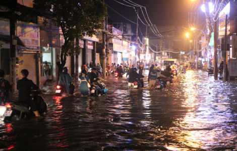 Đường Tô Ngọc Vân ngập sâu sau cơn mưa lớn