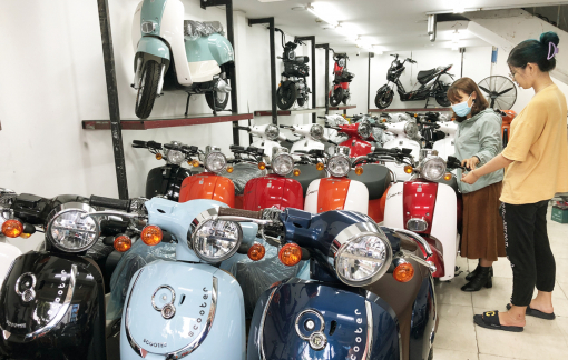 Thị trường xăng dầu bất ổn: Cơ hội nào cho xe điện?