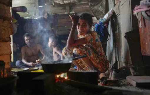 Trẻ em Sri Lanka ngất xỉu vì đói