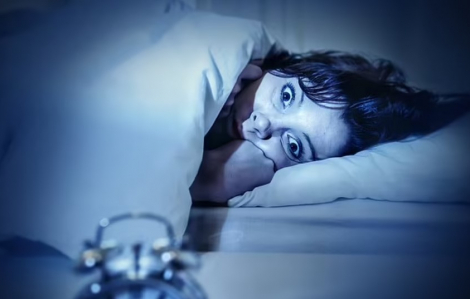 Giấc ngủ kém hoặc mất ngủ có thể khiến bạn bị mù