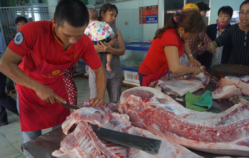 Tiêu dùng thịt giảm, giá heo khó tăng cao