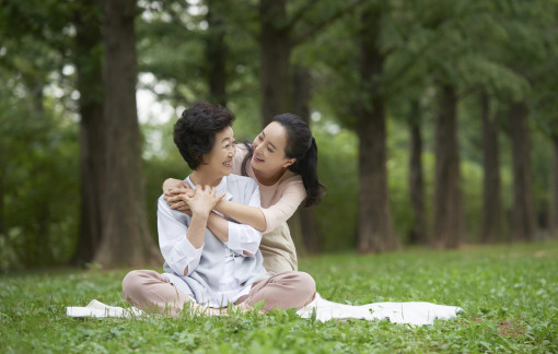 Ba anh em tôi bàn nhau đưa mẹ vào nhà dưỡng lão, vì quá bận để chăm sóc bà