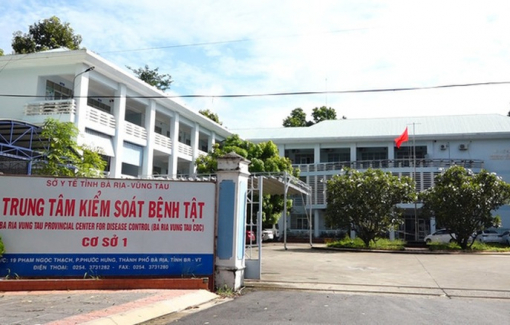 7 cán bộ bị phê bình, nhắc nhở vì “thiếu sót” trong việc mua sắm thiết bị phòng chống dịch