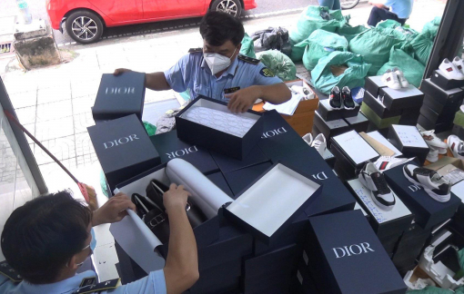 Hơn 1.900 túi xách, giày dép Louis Vuitton, Gucci, Dior... giả bị thu giữ