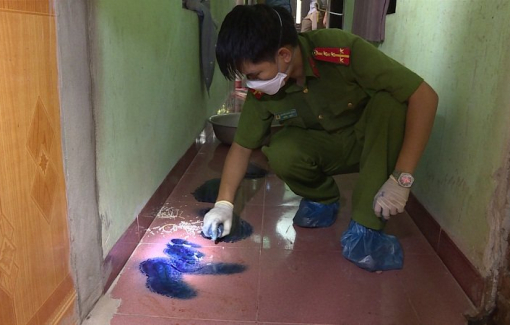 Lên xin chữ ký, giáo viên tá hỏa phát hiện nữ hiệu trưởng đã tử vong trong phòng làm việc