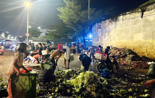 Nông sản về, rác cũng về theo