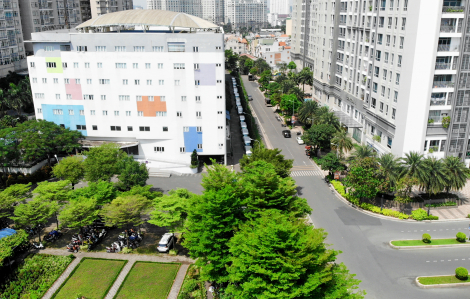 Cận cảnh bức tường chia cách 2 khu đô thị Saigon Pearl và Vinhomes Central Park
