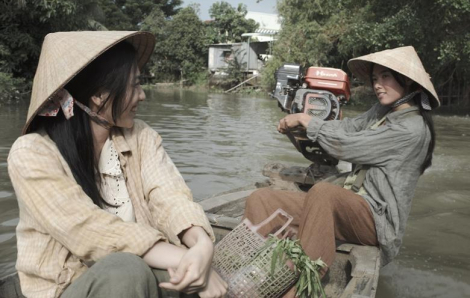 Phương Anh Đào phơi nắng cho đen, tô răng ố vàng để làm vừa lòng đạo diễn Bùi Thạc Chuyên