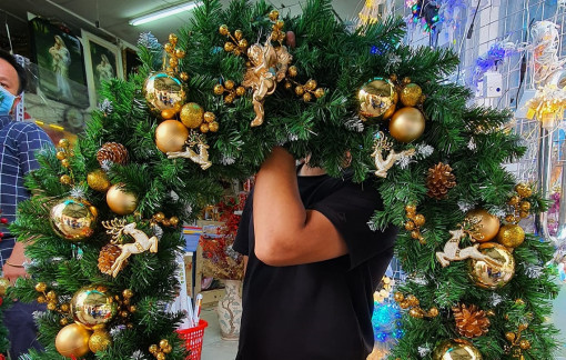 Sức tiêu thụ đồ trang trí Noel chậm