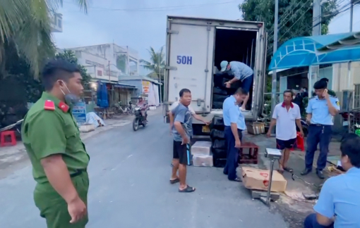 An Giang: Phát hiện xe tải chở gần 8 tấn thịt đông lạnh, nghi nhập lậu