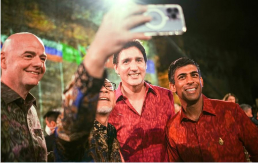 Các nhà lãnh đạo thế giới xuất hiện ấn tượng với sơ mi batik