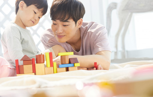 Chồng tôi tỏ ra vui mừng khi có con trai với một phụ nữ đã có gia đình