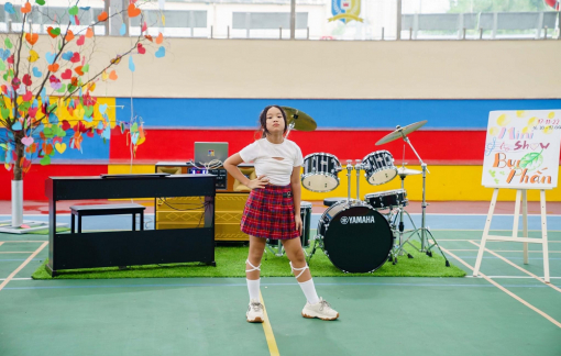 Teen Royal School tặng thầy cô bữa tiệc âm nhạc trong minishow ngay sân trường