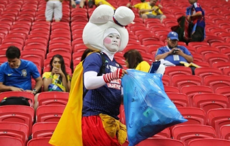 Cổ động viên Nhật Bản lại ghi điểm khi nhặt rác tại World Cup 2022