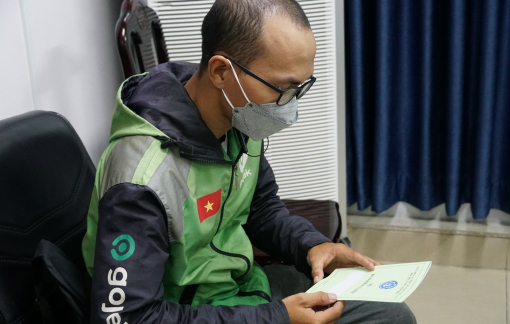 Phát động chương trình tặng sổ bảo hiểm xã hội, thẻ bảo hiểm y tế cho người nghèo, khó khăn
