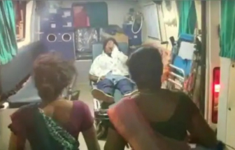 Ấn Độ: Tài xế “nhồi nhét” 130 học sinh lên xe buýt khiến 10 em ngạt thở