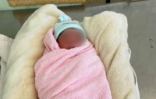 Bé trai sơ sinh bị vứt bỏ ven đường ở quận Bình Tân