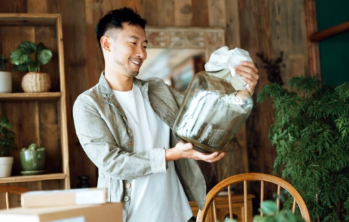 Tặng quà, cải tạo văn phòng… để thu hút người lao động trở lại
