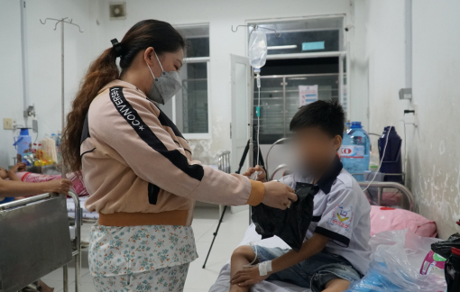 11 học sinh nôn ói, sốt sau khi ăn sushi bán trước cổng trường