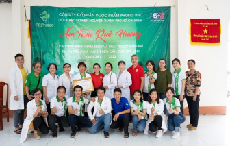 Công ty cổ phần Dược phẩm Phong Phú khám bệnh và tặng quà cho người dân huyện Tiểu Cần, tỉnh Trà Vinh