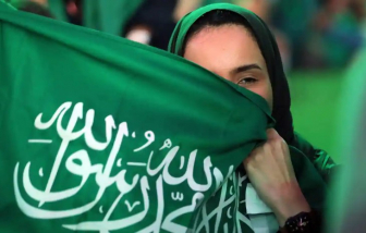 Fan nữ Ả Rập Xê Út​ lần đầu được vào sân bóng: Giấc mơ của tôi đã thành hiện thực