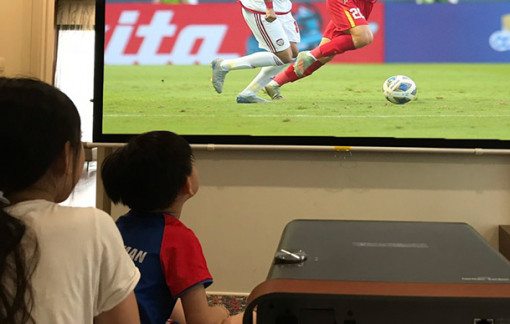 Mùa World cup, tôi sung sướng như bà mẹ đơn thân