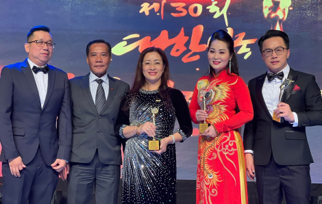 Chuông Vàng vọng cổ Ngọc Diễm, MC Tấn Tài được giải thưởng Hàn Quốc vinh danh