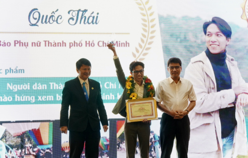 Báo Phụ nữ TPHCM nhận giải thưởng viết về du lịch TPHCM
