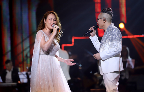 Vợ chồng ca sĩ Jimmii Nguyễn hát cùng con trong đêm nhạc tri ân