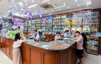 Hà Nội yêu cầu các nhà thuốc bán xuyên tết, không găm hàng tăng giá