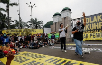 Indonesia: Quan hệ tình dục trước khi cưới sẽ bị 1 năm tù