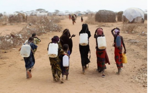 Phụ nữ Kenya bị ép đổi tình dục lấy nước uống