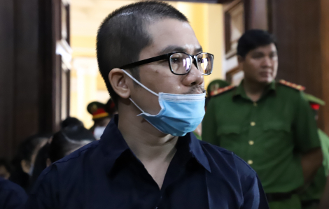 Chủ tịch Alibaba Nguyễn Thái Luyện tiều tụy khi xuất hiện tại tòa