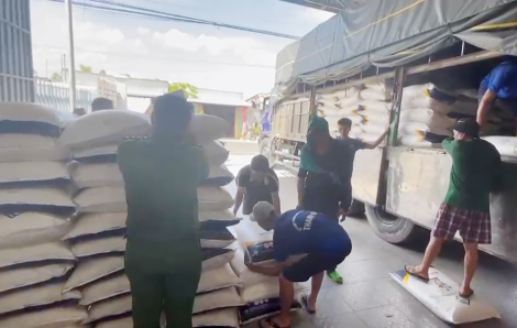 Phát hiện xe tải vận chuyển 16 tấn đường cát nghi vấn nhập lậu ở An Giang