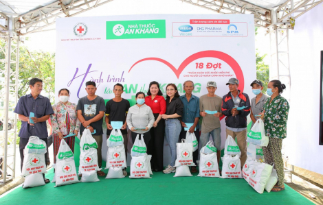 Sau Tiền Giang, Mega We care tiếp tục cùng nhà thuốc An Khang trao 500 suất quà tặng sức khỏe cho người dân Cần Thơ
