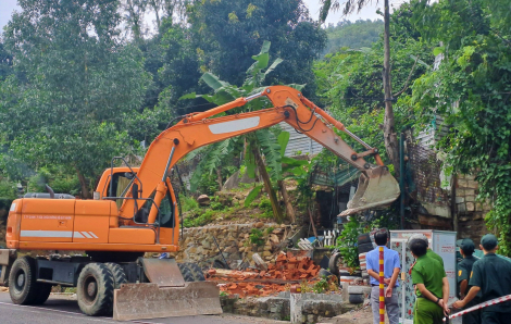 Tháo dỡ hàng loạt công trình trái phép ở Quy Nhơn