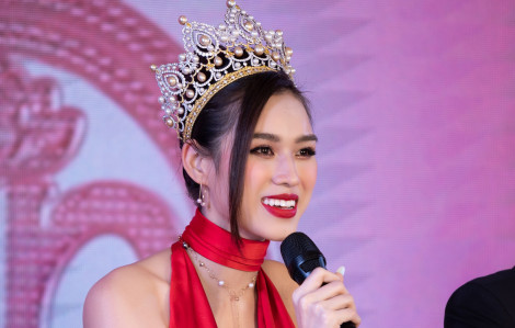 Hoa hậu Đỗ Thị Hà ưu tiên việc học hơn tham gia các hoạt động giải trí