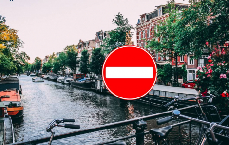 Thành phố Amsterdam "đuổi khéo" du khách quốc tế