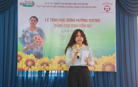 TPHCM: Trao học bổng cho sinh viên khiếm thị