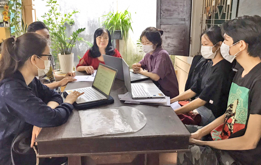 Người phụ nữ bán bánh mì miệt mài giúp đỡ sinh viên nghèo