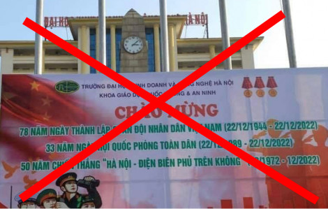 Đình chỉ 2 cán bộ trường đại học in pano có cờ không phải của Việt Nam